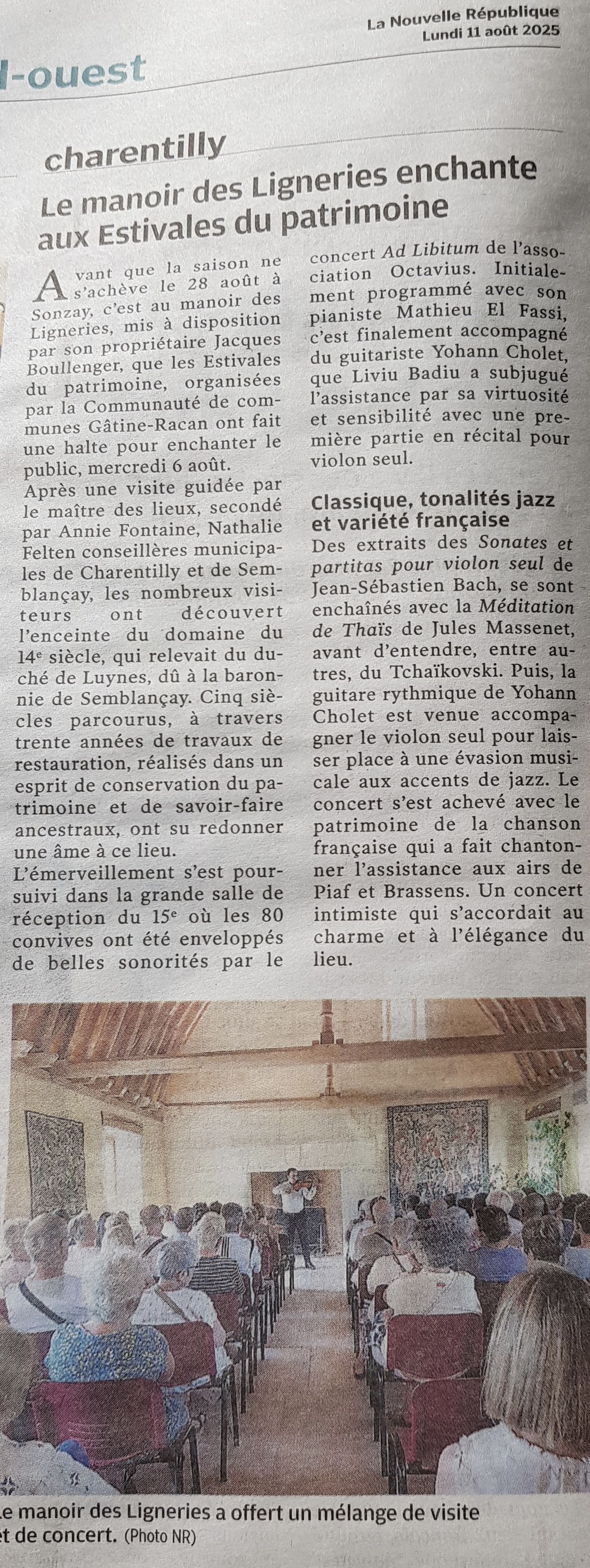 Accompagné d'un guitariste, Liviu BADIU a donné un concert mêlant classique et jazz au Manoir d